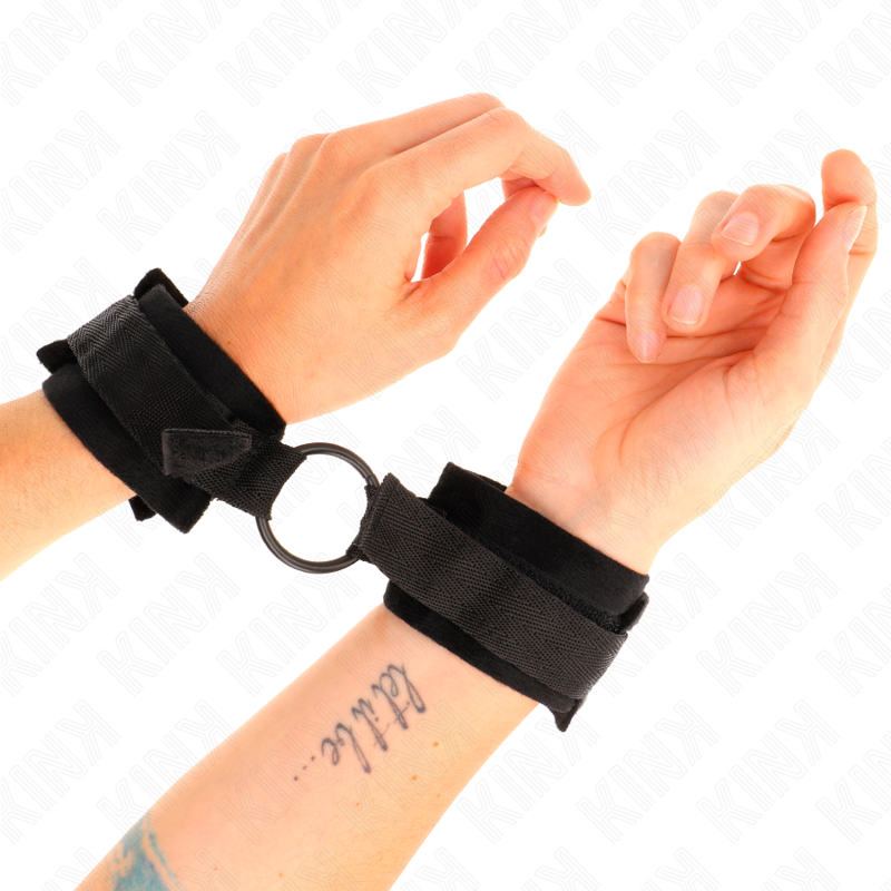 KINK - PUNHOS DE PELE PARA INICIANTES 25 CM COM O-RING 4 CM PRETO AJUSTÁVEL 15-25 CM