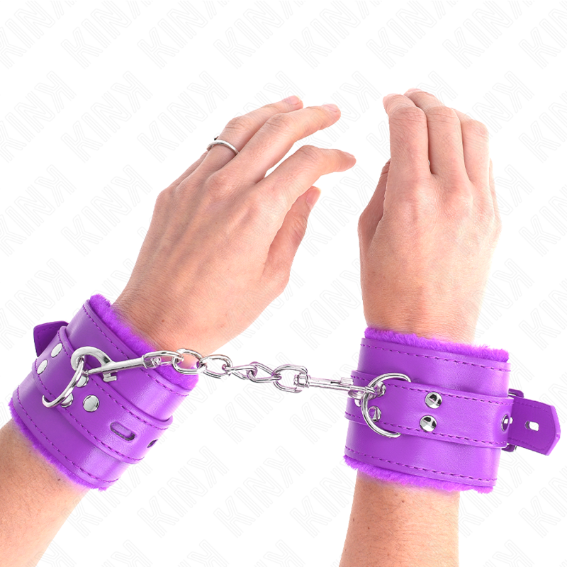 KINK - FUR LINED WRIST RESTRAINTS WITH PURPLE SQUARE HOLES AND ADJUSTABLE PURPLE BELT 17-29 CM X 6 CM