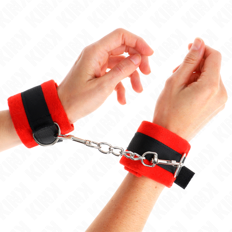 KINK - BLACK-RED FUR BEGINNER CUFF WARMERS 30 X 7 CM