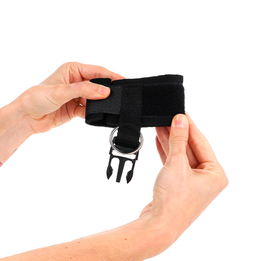 KINK - Adjustable Black Neoprene Wrist Support with Fasteners and Buckles 22-34 cm