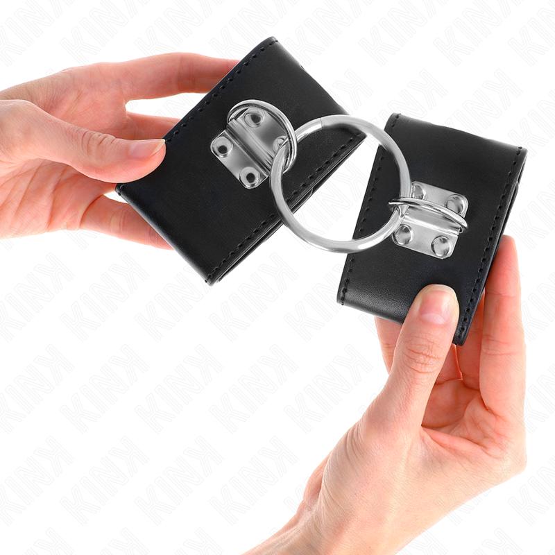 KINK - Fixed wrist restraints with ring and adjustable black padlock closure 16-23 cm x 5.5 cm