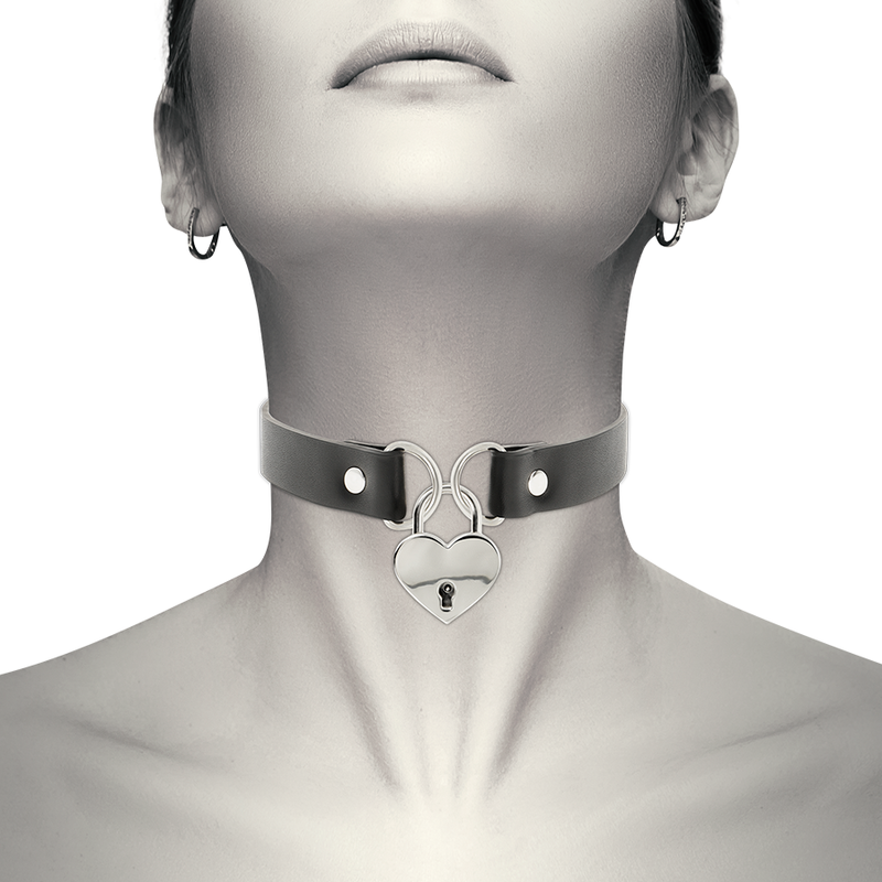 COQUETTE CHIC DESIRE - VEGAN LEATHER NECKLACE WITH HEART ACCESSORY WITH KEY?